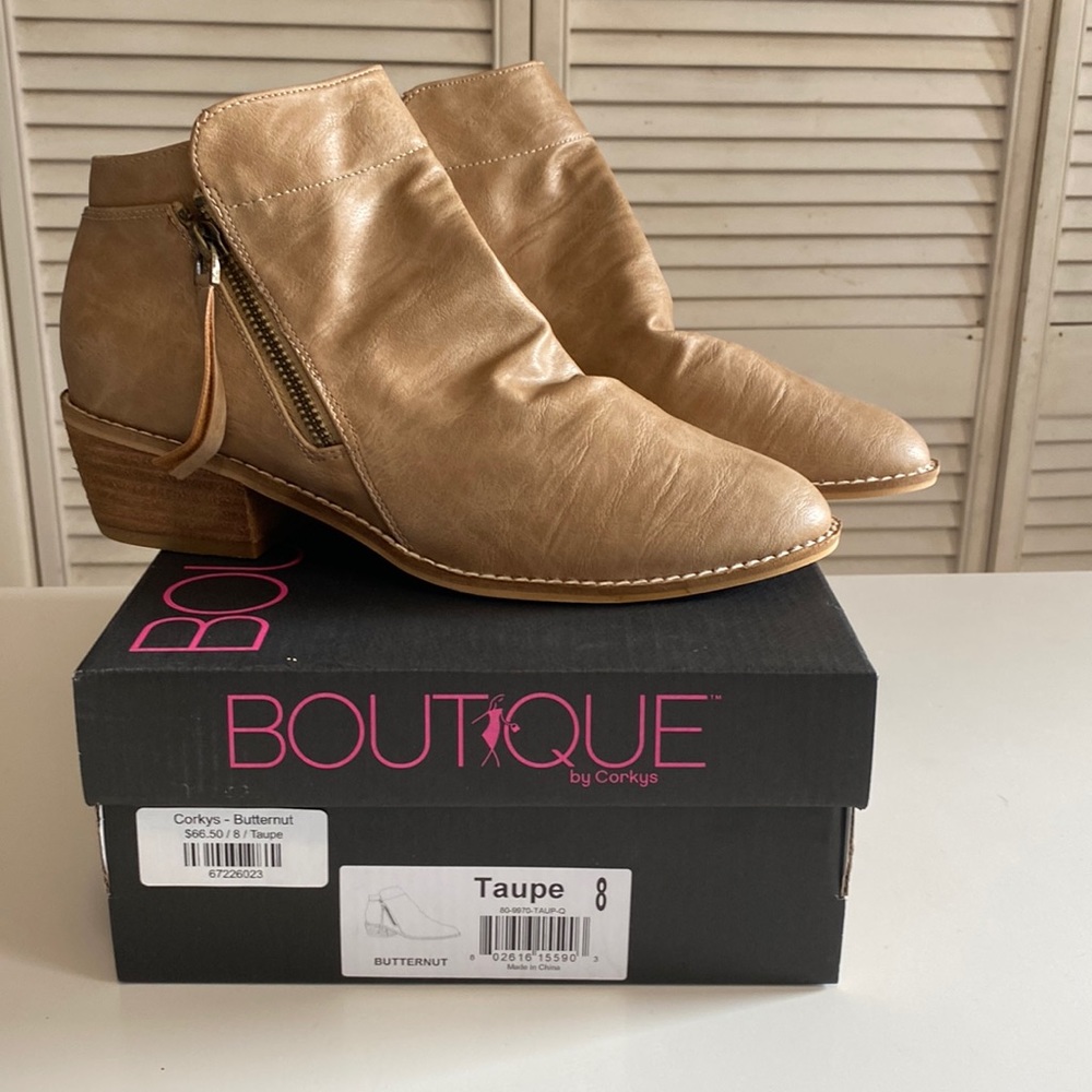 Taupe Butternut Corkys size 8 Booties